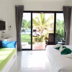 Отель Siri Lanta Resort Ланта комната для гостей фото 3