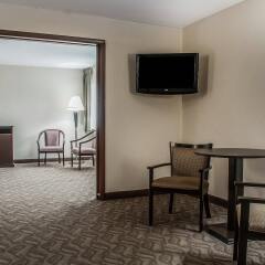 Отель Quality Inn Niagara Falls США, Ниагара-Фолс - отзывы, цены и фото номеров - забронировать отель Quality Inn Niagara Falls онлайн комната для гостей фото 2