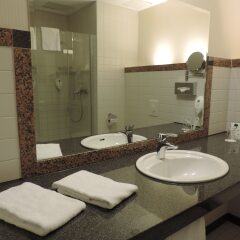 Отель AZIMUT Hotel Cologne Германия, Кёльн - 13 отзывов об отеле, цены и фото номеров - забронировать отель AZIMUT Hotel Cologne онлайн ванная