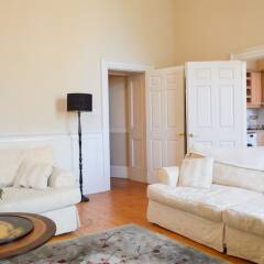 Отель 2 Bedroom Flat in Central Edinburgh Великобритания, Эдинбург - отзывы, цены и фото номеров - забронировать отель 2 Bedroom Flat in Central Edinburgh онлайн комната для гостей фото 5