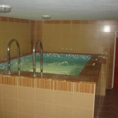 Отель Family Hotel Medven - 1 Болгария, Сливен - отзывы, цены и фото номеров - забронировать отель Family Hotel Medven - 1 онлайн бассейн