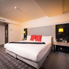 Отель Crowne Plaza London Kensington сейф в номере