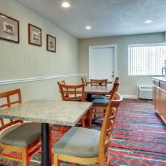 Отель Econo Lodge Meridian в номере
