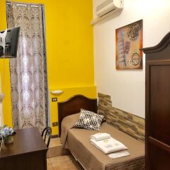 Hotel Carlo Goldoni сейф в номере
