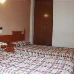 Отель Hostal Los Manos Испания, Бланес - отзывы, цены и фото номеров - забронировать отель Hostal Los Manos онлайн комната для гостей фото 5
