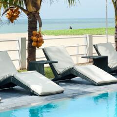 The Beach - All Suite Hotel бассейн