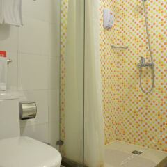 Отель Home Inn (Shanghai Pudong International Airport Free Trade Zone) Китай, Шанхай - отзывы, цены и фото номеров - забронировать отель Home Inn (Shanghai Pudong International Airport Free Trade Zone) онлайн ванная