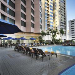 Rembrandt Hotel Suites and Towers бассейн
