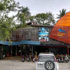 Отель Tango Beach Resort парковка