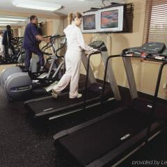 Отель Radisson Suites Tucson фитнесс-зал