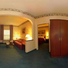 Отель Clarion Inn & Suites Northwest развлечения