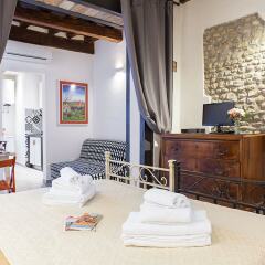 Апартаменты Santa Croce Apartment Флоренция комната для гостей фото 2
