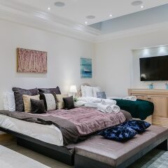 Отель Luxury 5-bedroom Villa With Parking and AC Великобритания, Лондон - отзывы, цены и фото номеров - забронировать отель Luxury 5-bedroom Villa With Parking and AC онлайн комната для гостей фото 3