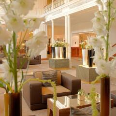 Отель Kempinski Grand Hotel des Bains Швейцария, Санкт-Мориц - 1 отзыв об отеле, цены и фото номеров - забронировать отель Kempinski Grand Hotel des Bains онлайн интерьер отеля