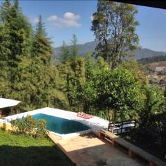 Отель Pong Yang Farm and Resort бассейн