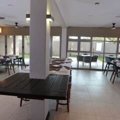 Regent Select Hotel Габороне питание