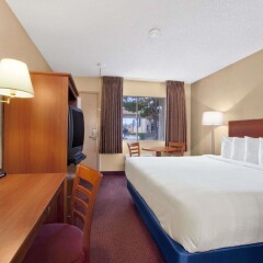 Отель Days Inn Las Vegas at Wild Wild West Gambling Hall США, Лас-Вегас - 8 отзывов об отеле, цены и фото номеров - забронировать отель Days Inn Las Vegas at Wild Wild West Gambling Hall онлайн удобства в номере