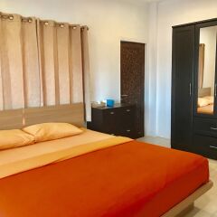 Отель Hiranyika Cafe and Bed Самуи комната для гостей