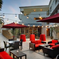 Отель Courtyard Los Angeles Century City Beverly Hills бассейн
