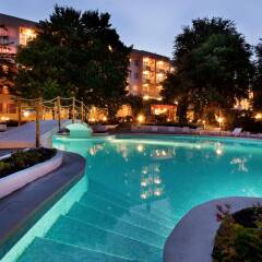 Ljuljak Hotel бассейн фото 2