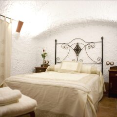 Отель Cuevalia. Alojamiento Rural En Cueva Сьерра-Невада комната для гостей фото 4