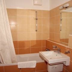 Отель Bed and Breakfast Apartman Budapest Венгрия, Будапешт - отзывы, цены и фото номеров - забронировать отель Bed and Breakfast Apartman Budapest онлайн ванная