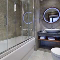 DoubleTree by Hilton Hotel Istanbul - Piyalepasa ванная фото 2