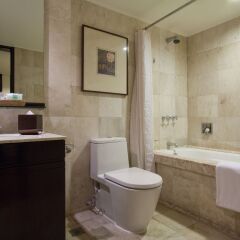 Отель Taal Vista Hotel Филиппины, Тагайтай - отзывы, цены и фото номеров - забронировать отель Taal Vista Hotel онлайн ванная