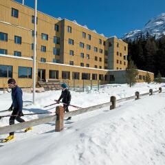 Отель Youth Hostel St. Moritz Швейцария, Санкт-Мориц - отзывы, цены и фото номеров - забронировать отель Youth Hostel St. Moritz онлайн спортивное сооружение