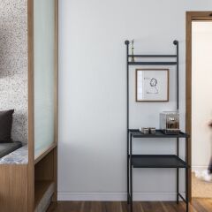 Отель Ergon House сейф в номере