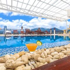 Отель Azhotel Patong бассейн