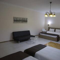 Отель Log Inn Boutique Тбилиси комната для гостей фото 4