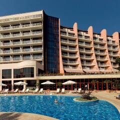 Отель Doubletree by Hilton Hotel Varna - Golden Sands Болгария, Золотые пески - 4 отзыва об отеле, цены и фото номеров - забронировать отель Doubletree by Hilton Hotel Varna - Golden Sands онлайн бассейн