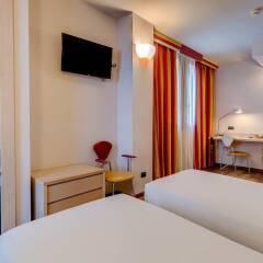 Art & Hotel Aeroporto сейф в номере