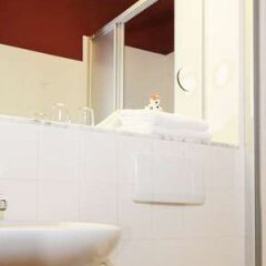 Отель Best Western Hotel Prisma Германия, Ноймюнстер - отзывы, цены и фото номеров - забронировать отель Best Western Hotel Prisma онлайн ванная