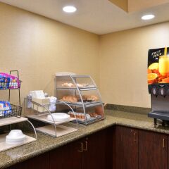 Отель Red Roof Inn & Suites Columbus - W. Broad США, Колумбус - отзывы, цены и фото номеров - забронировать отель Red Roof Inn & Suites Columbus - W. Broad онлайн питание фото 2