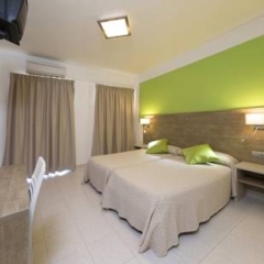 Отель Hostal Roig комната для гостей фото 4