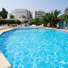 Hotel Neptuno бассейн
