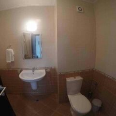 Отель Hostel Coral City Болгария, Солнечный берег - отзывы, цены и фото номеров - забронировать отель Hostel Coral City онлайн ванная