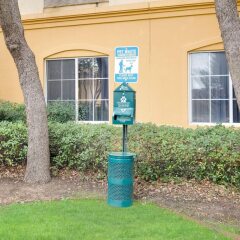 Отель La Quinta Inn & Suites Dallas North Central с домашними животными
