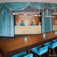 Отель Motel One Berlin KuDamm Германия, Берлин - отзывы, цены и фото номеров - забронировать отель Motel One Berlin KuDamm онлайн интерьер отеля фото 2