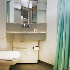 Отель CABINN Aalborg Hotel Дания, Алборг - отзывы, цены и фото номеров - забронировать отель CABINN Aalborg Hotel онлайн ванная