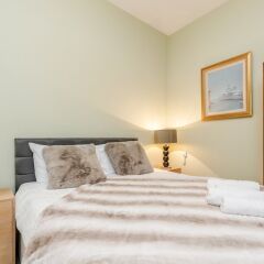 Отель Stylish 3 Bed 3 bath in Kens High St Лондон комната для гостей фото 2