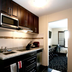 Отель Foxwood Inn & Suites Drayton Valley в номере