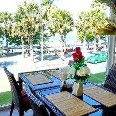 Отель The Beach Front Resort Pattaya питание