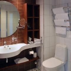 Отель Imatran Kylpylä Spa Apartments Финляндия, Иматра - 1 отзыв об отеле, цены и фото номеров - забронировать отель Imatran Kylpylä Spa Apartments онлайн ванная фото 2