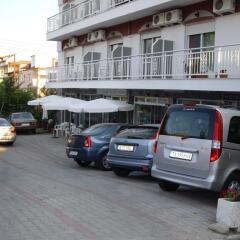 Triada Hotel парковка