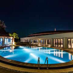Отель The Tarna Align Resort бассейн
