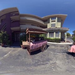 Executive Inn Hotel пляж