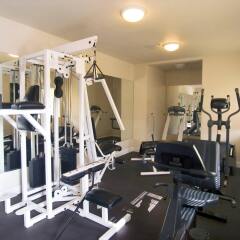 Отель BEST WESTERN PLUS Brookside Inn фитнесс-зал